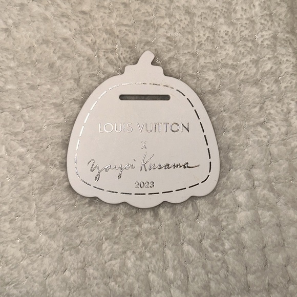 Louis Vuitton Yayoi Kusama bag, ribbon, book, and hang tag bundle - Picture 6 of 7